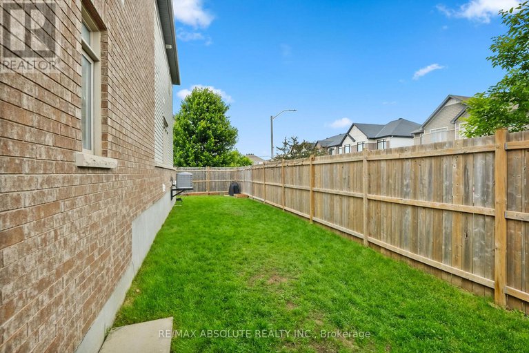 28626462/243-overberg-way/emerald-meadowstrailwest/ottawa/ontario/K2S0V8_45