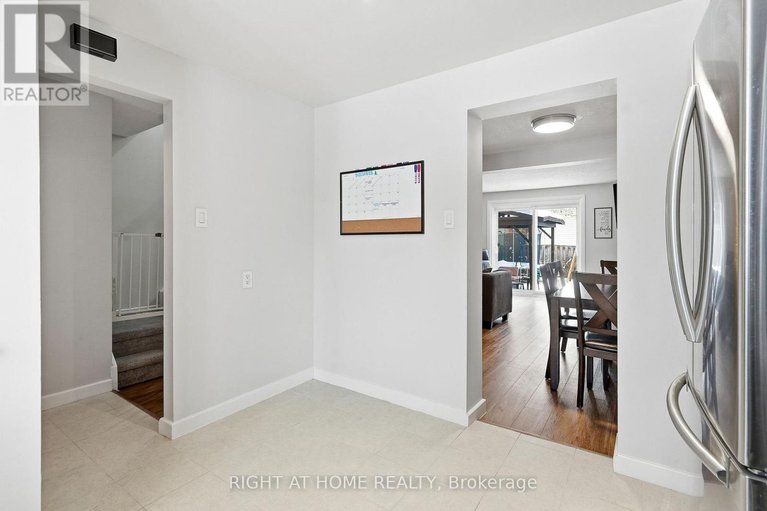 29178225/1633-lafrance-drive/queenswood-heights-south/ottawa/ontario/K1E2L7_4