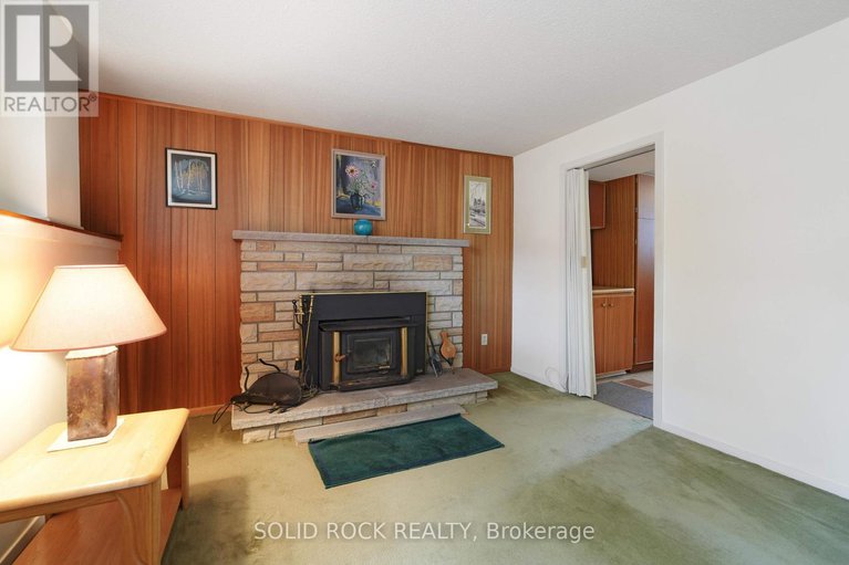 28902933/1034-riddell-avenue-s/braemar-park/ottawa/ontario/K2C2J7_14