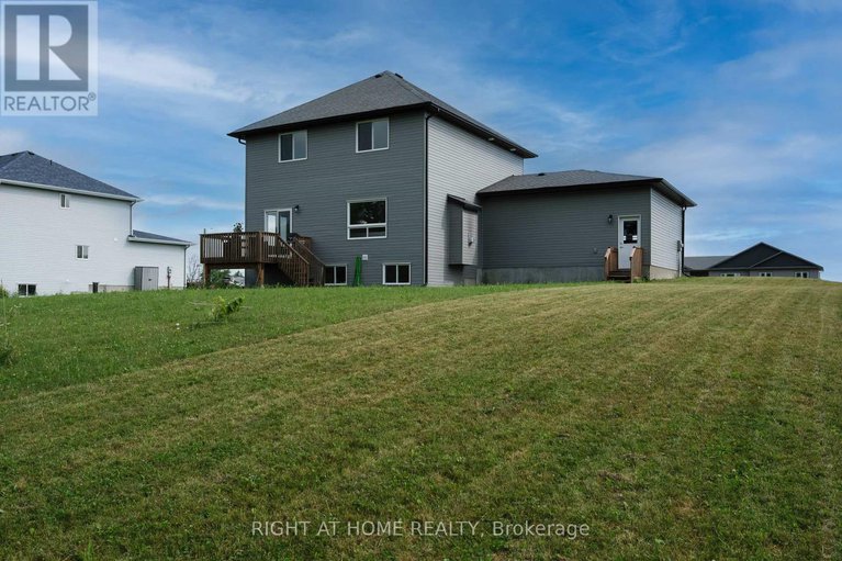 28657224/219-owen-lucas-street/mcnabbraeside-twps/mcnabbraeside/ontario/K7S3G8_22