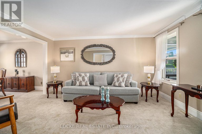 28613280/694-morewood-crescent/fallingbrookpineridge/ottawa/ontario/K4A2P7_5
