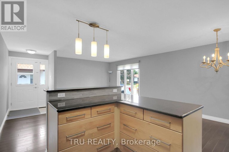 29148422/132-rothesay-drive/glencairnhazeldean/ottawa/ontario/K2L1P1_16