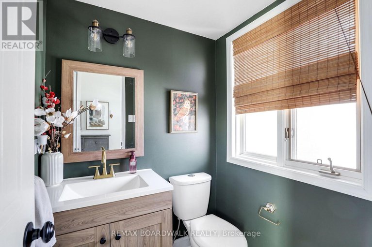 29374178/2094-sunland-drive/fallingbrookgardenway-south/ottawa/ontario/K4A3L1_18