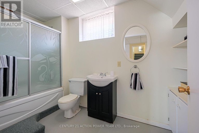 29647357/1535-st-georges-street/bilberry-creekqueenswood-heights/ottawa/ontario/K1E1R1_36