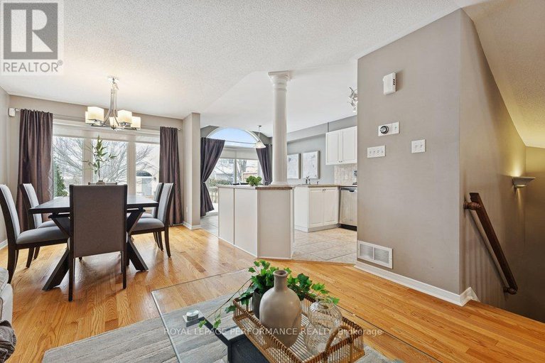 29402071/303-bryarton-street/chapel-hill/ottawa/ontario/K1C7R5_8