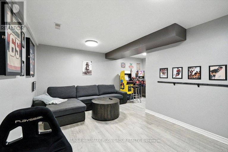 28798158/1417-ballard-court/pineview/ottawa/ontario/K1B4Y9_17