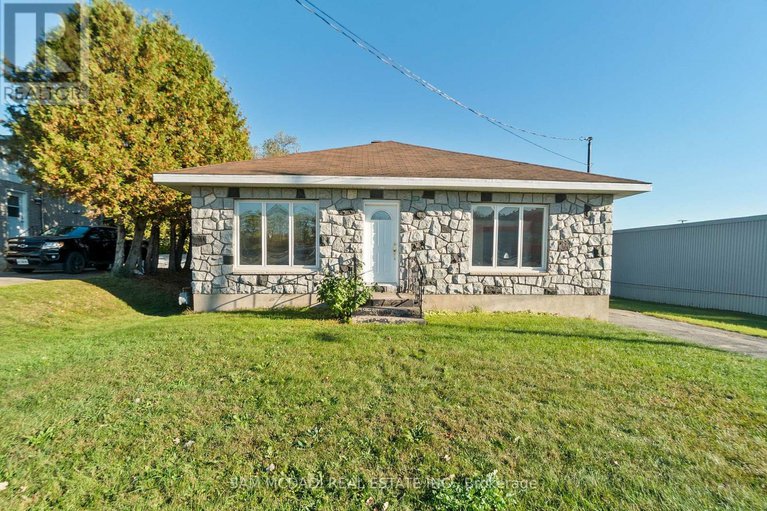 28972979/2709-laurier-street/town-of-rockland/clarence-rockland/ontario/K4K1A3_1
