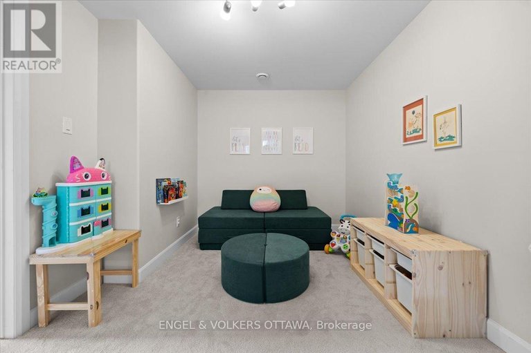 29402076/624-geneva-crescent/embrun/russell/ontario/K0A1W0_37