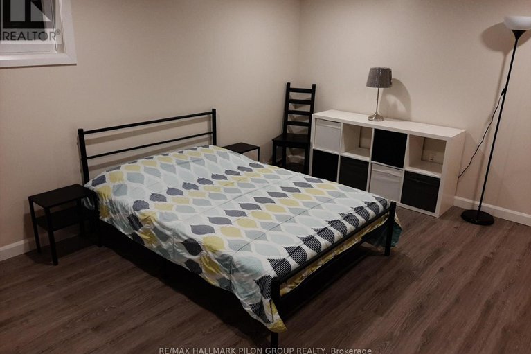 29388102/2089-bangor-street/elmvale-acresurbandale/ottawa/ontario/K1G2X6_17