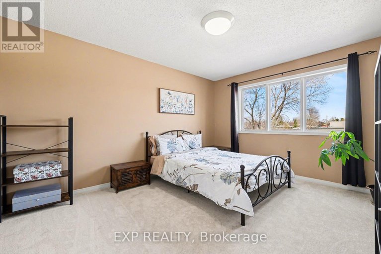 29666141/8-barnaby-private/overbrookcastle-heights/ottawa/ontario/K1K4S4_19