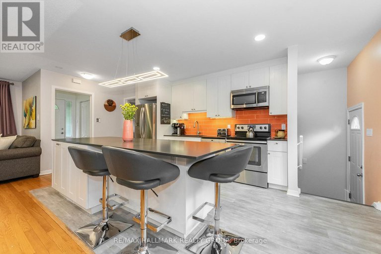 28909917/9-newbury-avenue/borden-farmstewart-farmcarleton-heightsparkwood-hills/ottawa/ontario/K2E6K7_13
