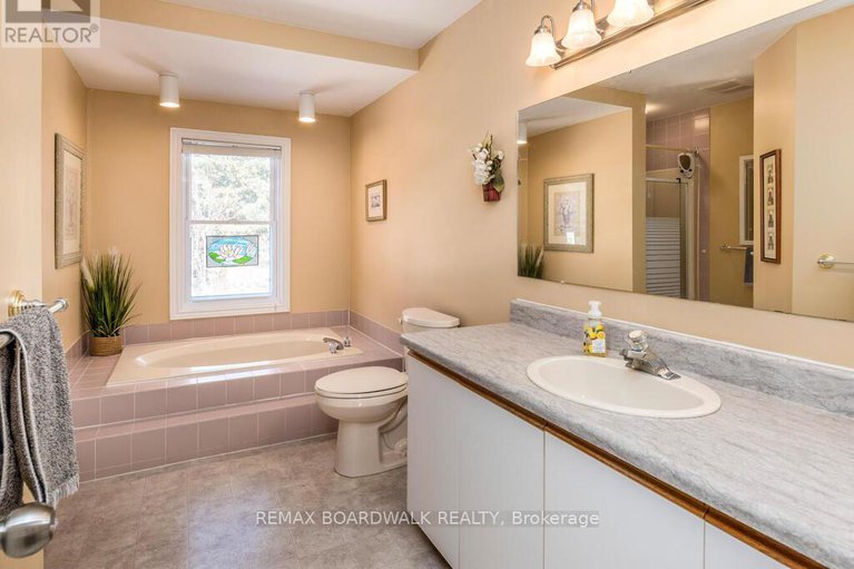 29408101/182-palomino-drive/bridlewood/ottawa/ontario/K2M1P2_30