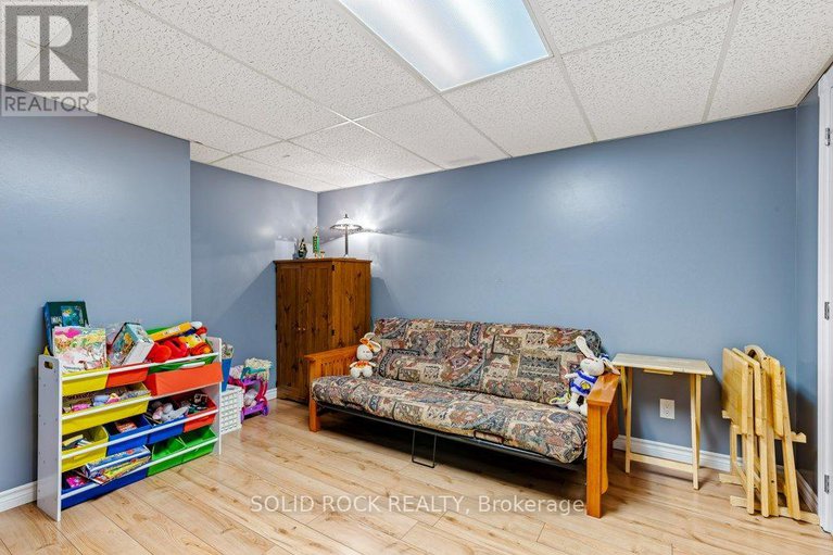 28671866/9-grove-street/iroquois/south-dundas/ontario/K0E1K0_32