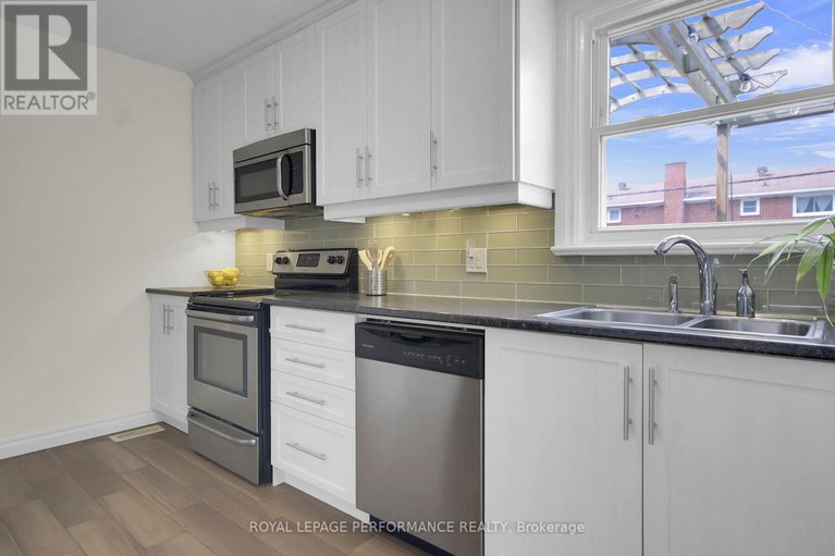 28622582/786-cummings-avenue/castle-heightsrideau-high/ottawa/ontario/K1K2L2_14