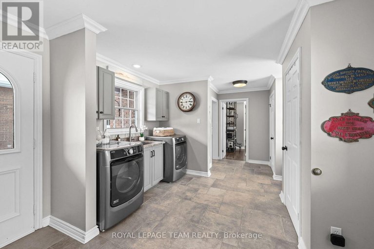 29403241/5557-pettapiece-crescent/manotick-village-manotick-estates/ottawa/ontario/K4M1C5_22