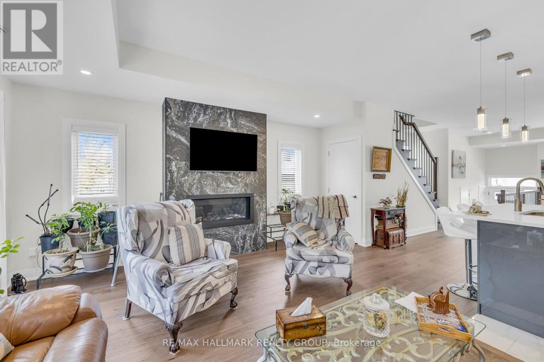 28617521/165-longpre-street/vanier/ottawa/ontario/K1L7J5_17