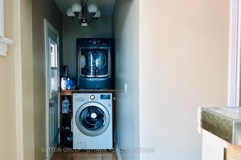 28434012/139-eccles-street/west-centre-town/ottawa/ontario/K1R6S7_26
