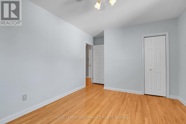 29636837/1582-digby-street/riverview-park/ottawa/ontario/K1G0P6_23