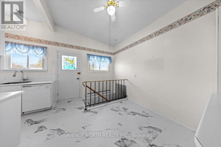 29292329/24-parkmount-crescent/sheahan-estatestrend-village/ottawa/ontario/K2H5T4_17