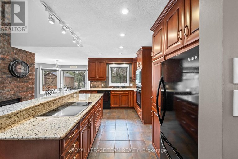 29629893/6584-harvest-grove-drive/greely/ottawa/ontario/K4P1E9_8