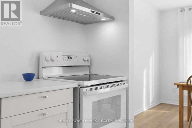 29210288/12-selye-crescent/beaverbrook/ottawa/ontario/K2K1C9_17