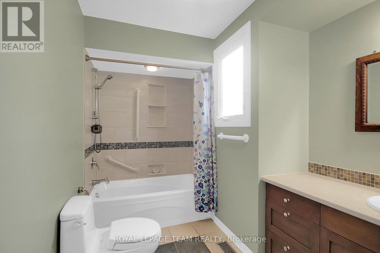 28762114/26-jackson-court/beaverbrook/ottawa/ontario/K2K1B7_32