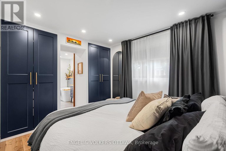 28912117/2-davies-court/glencairnhazeldean/ottawa/ontario/K2L1L6_15