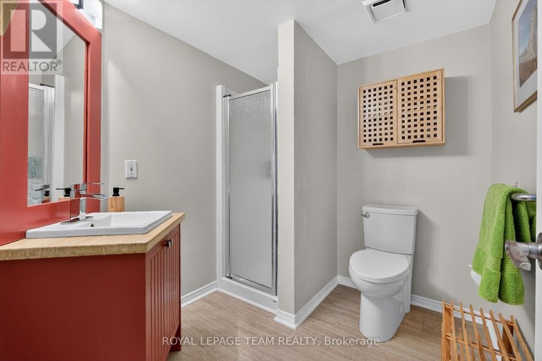 29521537/202a-62-donald-street/overbrook/ottawa/ontario/K1K1N2_26