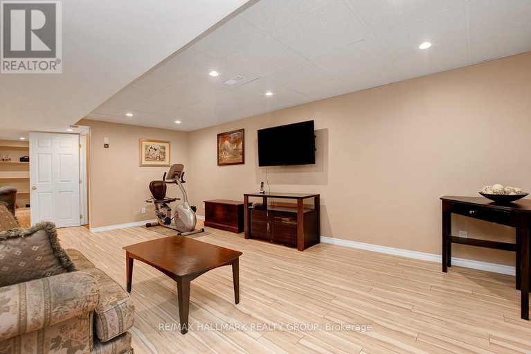 28826972/343-quartz-avenue/town-of-rockland/clarence-rockland/ontario/K4K0A2_33