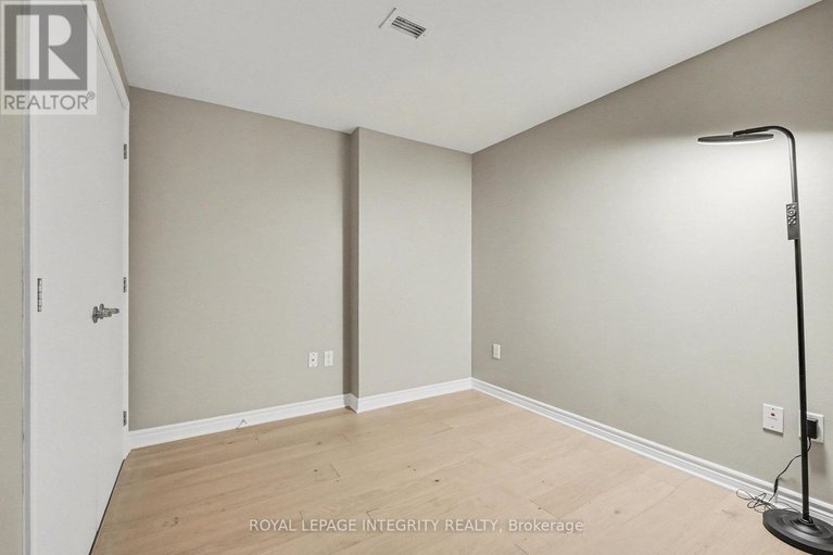 29183418/205-70-landry-street/vanier/ottawa/ontario/K1L0A8_3