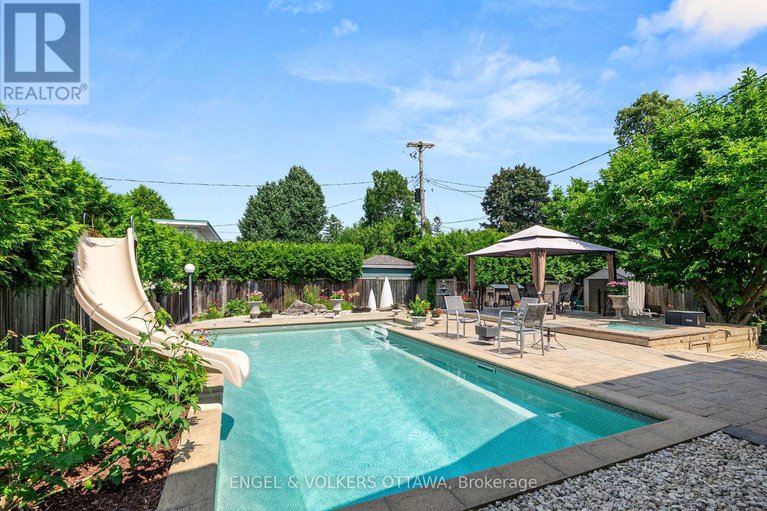 28637797/1175-bonnie-crescent/copeland-park/ottawa/ontario/K2C1Z7_35