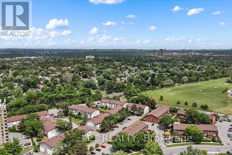 28625670/f-9f-banner-road/sheahan-estatestrend-village/ottawa/ontario/K2H8T3_33