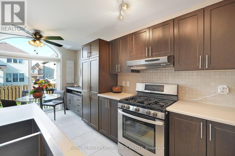 28987499/243-silvermoon-crescent/avalon-east/ottawa/ontario/K4A0P8_16