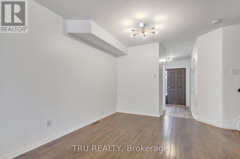28416739/133-kinross-private/morgans-grantsouth-march/ottawa/ontario/K2K3P9_13