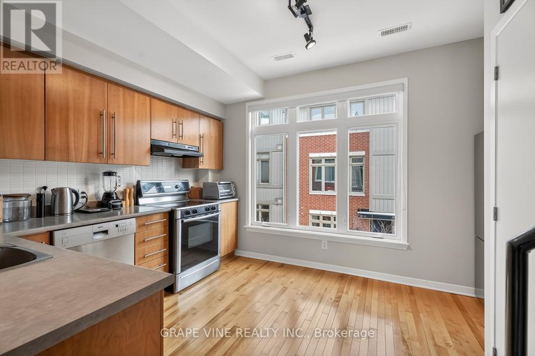 29428184/4-795-montreal-road/cfb-rockcliffe-and-area/ottawa/ontario/K1K0S9_16