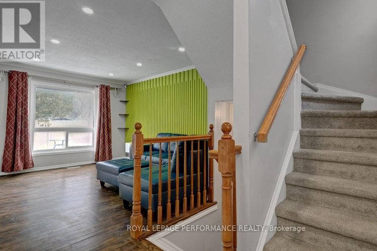 29576627/32-brando-crescent/hunt-club-parkgreenboro/ottawa/ontario/K1T2E3_19