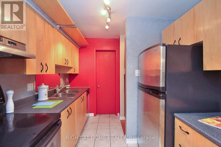 28367291/a-311-presland-road/overbrookcastle-heights/ottawa/ontario/K1K2B6_6