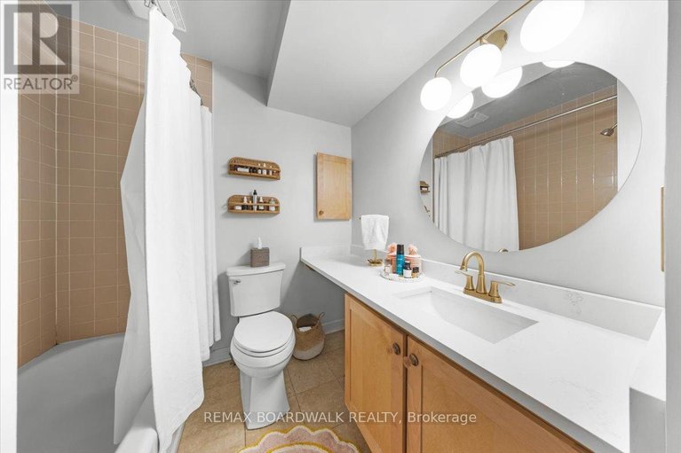 29654536/g-154-spruce-street/west-centre-town/ottawa/ontario/K1R6P2_9