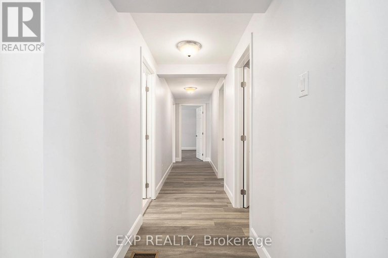 29103619/35-lazy-nol-court/fringewood/ottawa/ontario/K2S1T5_14