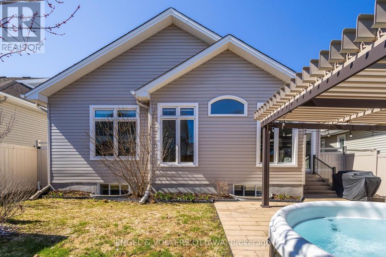 29636459/865-tewin-circle/camelot/ottawa/ontario/K4A1K1_37