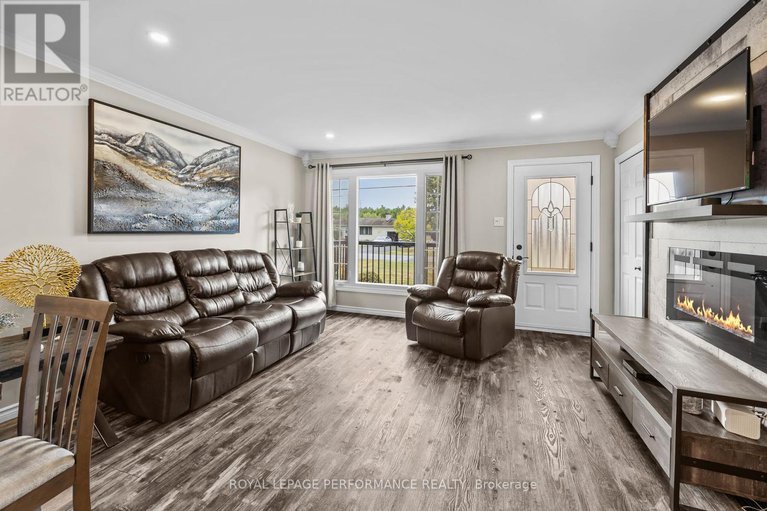 28901447/122-maple-grove-street/russell-twp/russell/ontario/K0A1W0_7