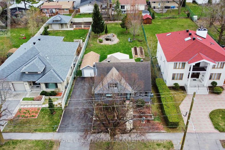 28237794/328-pleasant-park-road/alta-vistafaircrest-heights/ottawa/ontario/K1H5M8_29