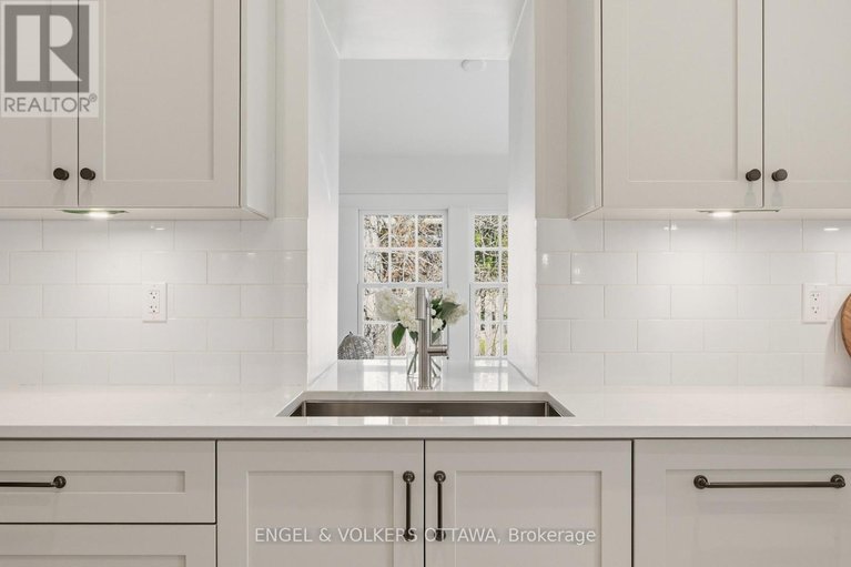 29649230/35-mackay-street/new-edinburgh/ottawa/ontario/K1M2B2_25