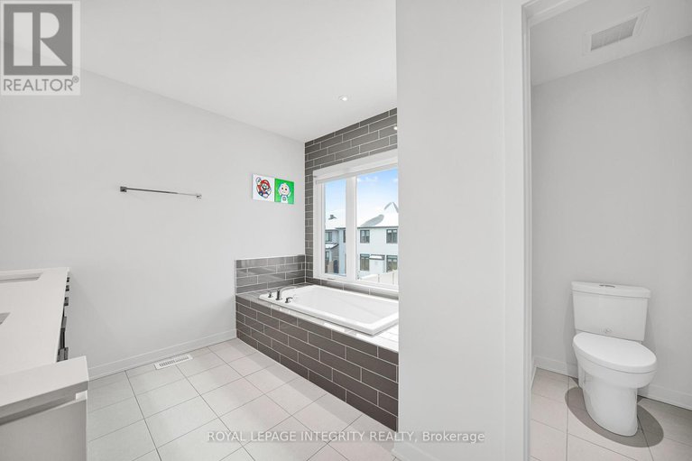 29234457/899-ralph-hennessy-avenue/riverside-southgloucester-glen/ottawa/ontario/K1X0B1_30