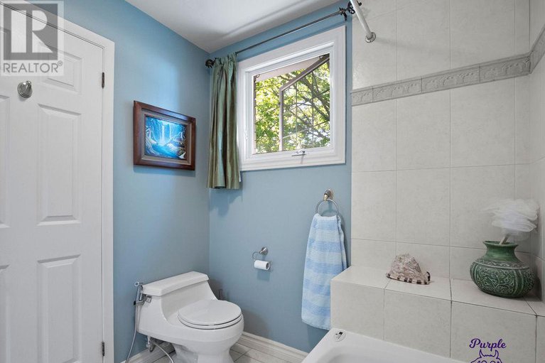 28136010/5-erinlea-court/pineglencountry-place/ottawa/ontario/K2E7C8_23