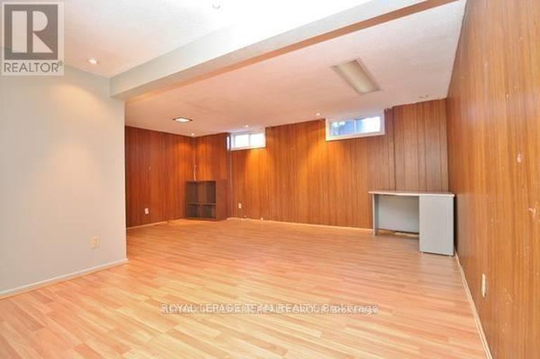 28359553/73-1957-stonehenge-crescent-e/pineview/ottawa/ontario/K1B4N7_17