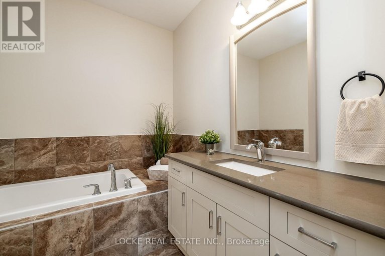 29578721/168-minoterie-ridge/camelot/ottawa/ontario/K4A0Y6_26