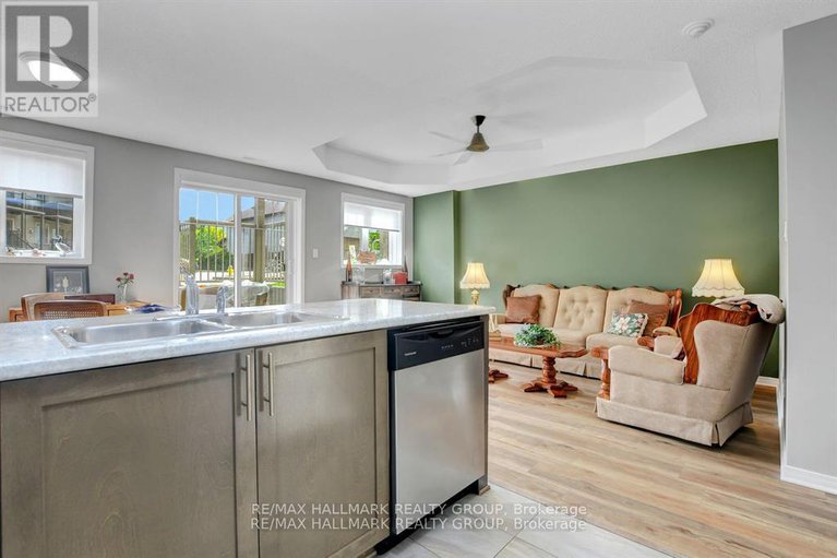 29241298/1-486-via-verona-avenue/longfields/ottawa/ontario/K2J6B3_18