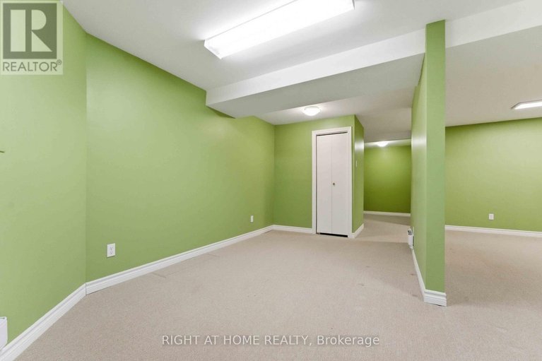 29541775/4-chisholm-court/beaverbrook/ottawa/ontario/K2K1E2_31