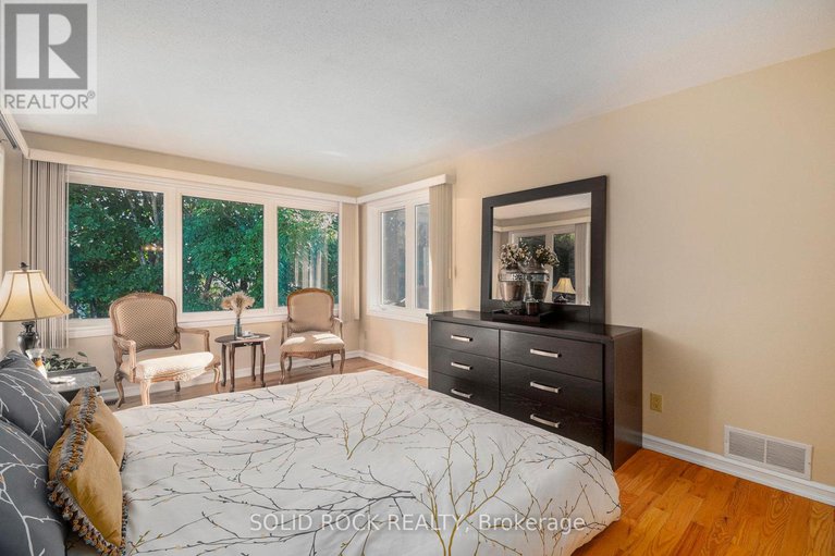 28813811/1674-sansonnet-street-s/chapel-hill/ottawa/ontario/K1C5Y6_21